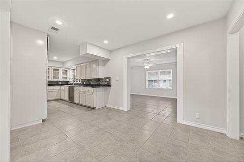 Photo of 3003 Topham Cir, Houston, TX 77018 (MLS # 97947934)