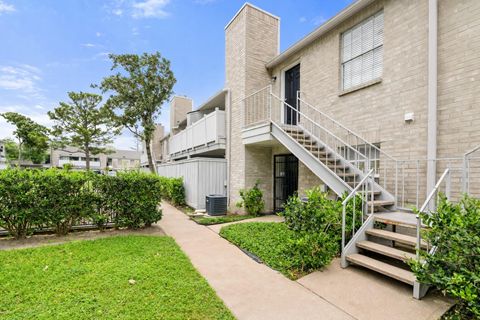 Photo of 10633 Braes Bend Drive, Houston, TX 77071 (MLS # 70755542)