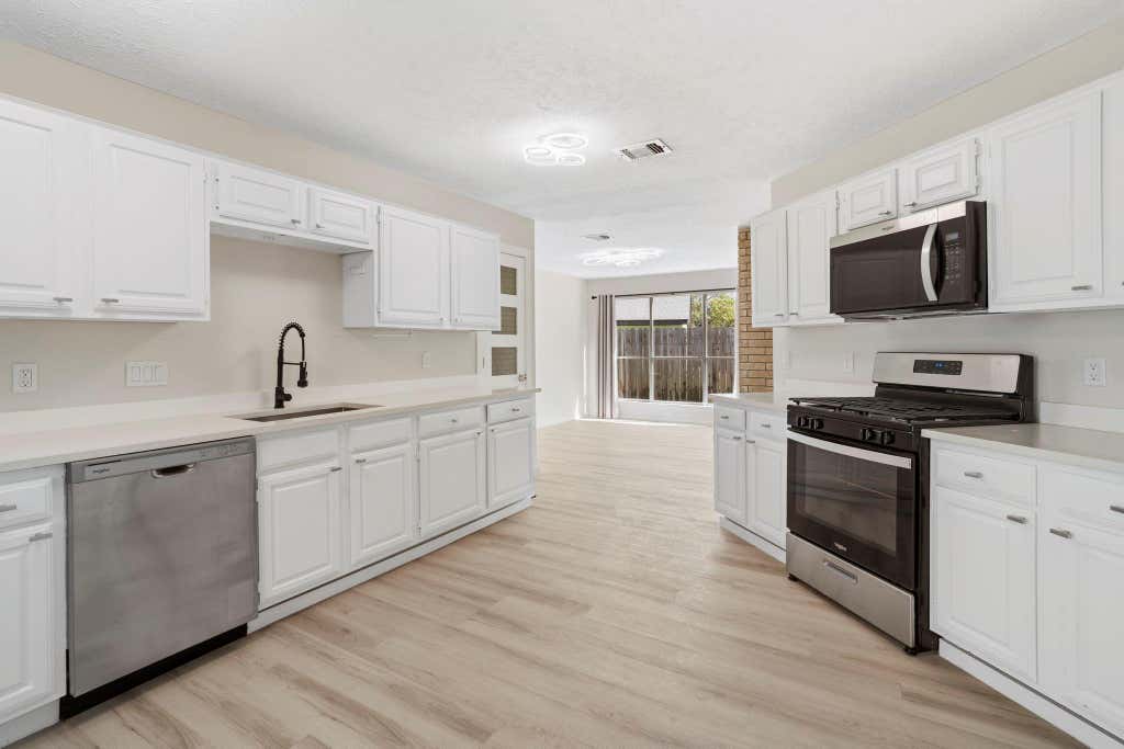 Photo of 2210 Trail West Street, Sugar Land, TX 77478 (MLS # 47296609)