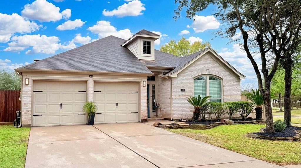 Photo of 3201 Rock Brook Falls Lane, League City, TX 77573 (MLS # 37995080)