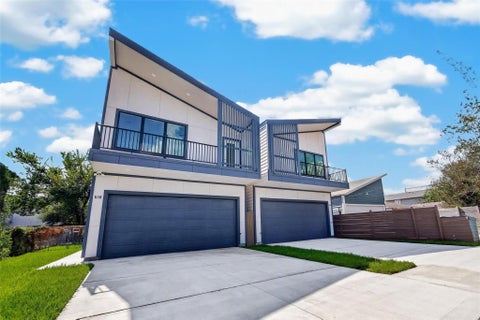 Photo of 518 E 32nd Street, Houston, TX 77018 (MLS # 32713430)