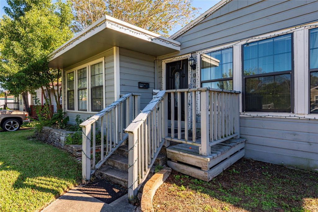 Photo of 809 12th Avenue N, Texas City, TX 77590 (MLS # 54570834)