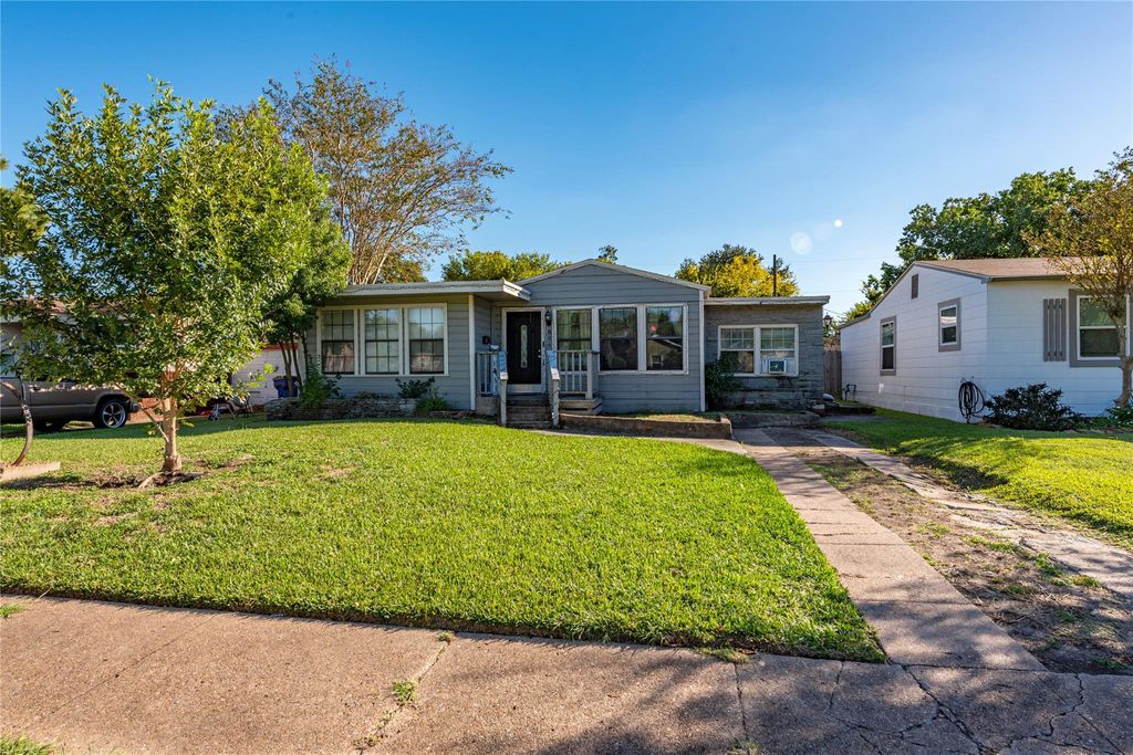 Photo of 809 12th Avenue N, Texas City, TX 77590 (MLS # 54570834)
