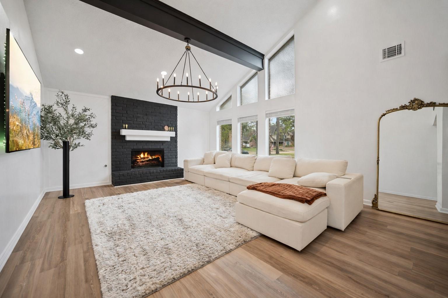 14907 Oak Bluff Court