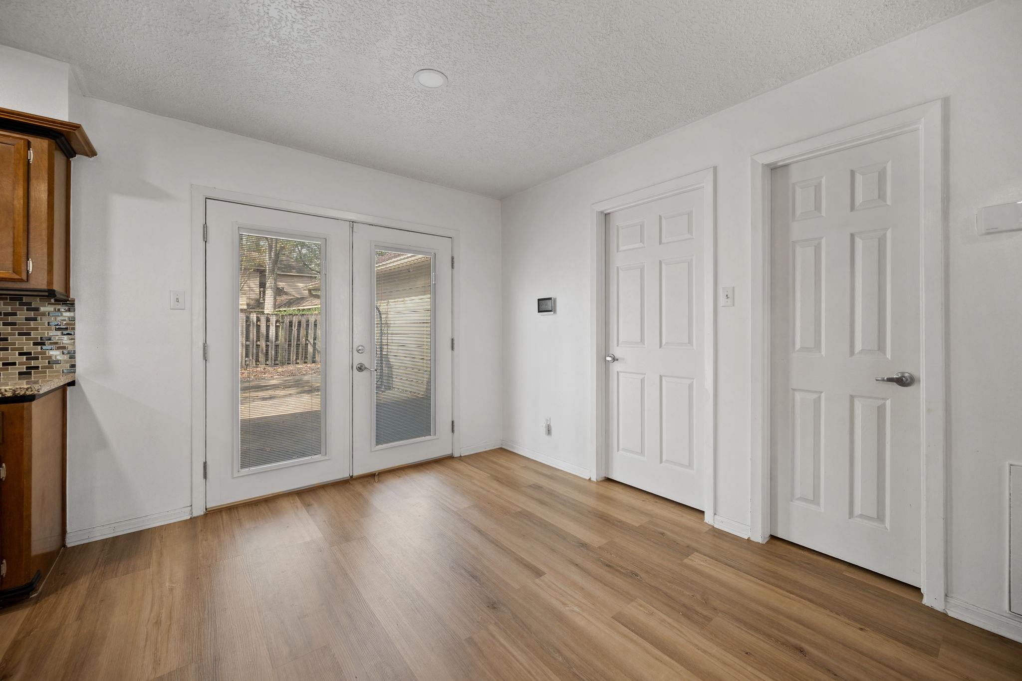 14907 Oak Bluff Court
