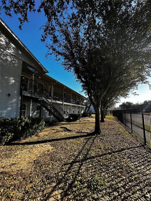 Photo of 7201 Hallshire Dr Drive #133, Houston, TX 77016 (MLS # 92978234) Photo of 7201 Hallshire Dr Drive #133, Houston, TX 77016 (MLS # 92978234)