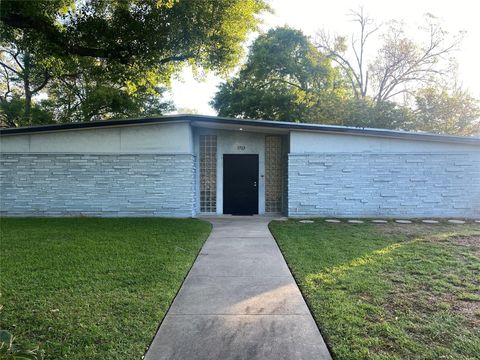 Photo of 7723 Fondren Road, Houston, TX 77074 (MLS # 24219528)