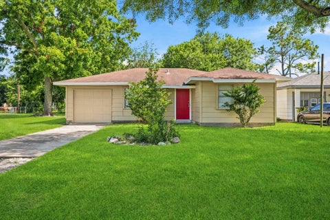 Photo of 306 Pear Street, La Marque, TX 77568 (MLS # 15293728)