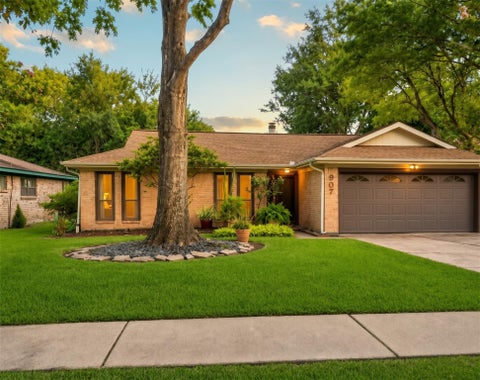 Photo of 907 Redway Lane, Houston, TX 77062 (MLS # 84900134)
