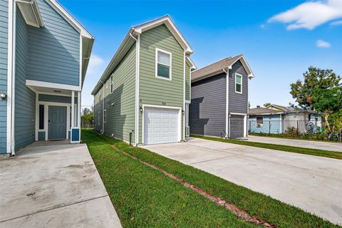 Tiny photo for 716 Zoe Street, Houston, TX 77020 (MLS # 96826217)