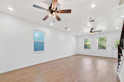 Tiny photo for 716 Zoe Street, Houston, TX 77020 (MLS # 96826217)