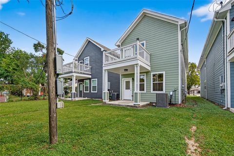 Tiny photo for 716 Zoe Street, Houston, TX 77020 (MLS # 96826217)