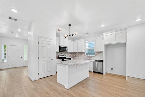 Tiny photo for 716 Zoe Street, Houston, TX 77020 (MLS # 96826217)