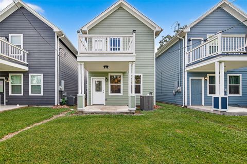 Tiny photo for 716 Zoe Street, Houston, TX 77020 (MLS # 96826217)