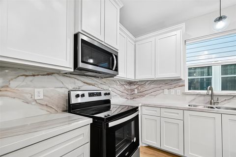 Tiny photo for 716 Zoe Street, Houston, TX 77020 (MLS # 96826217)