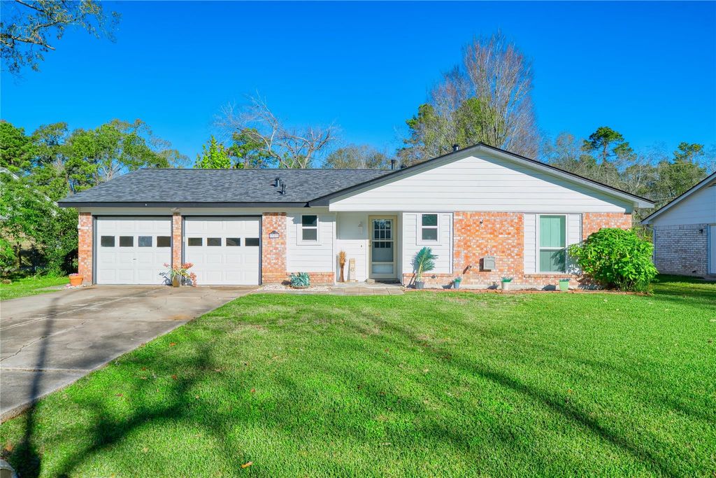 Photo of 723 Pas Trail, Houston, TX 77336 (MLS # 10301113)