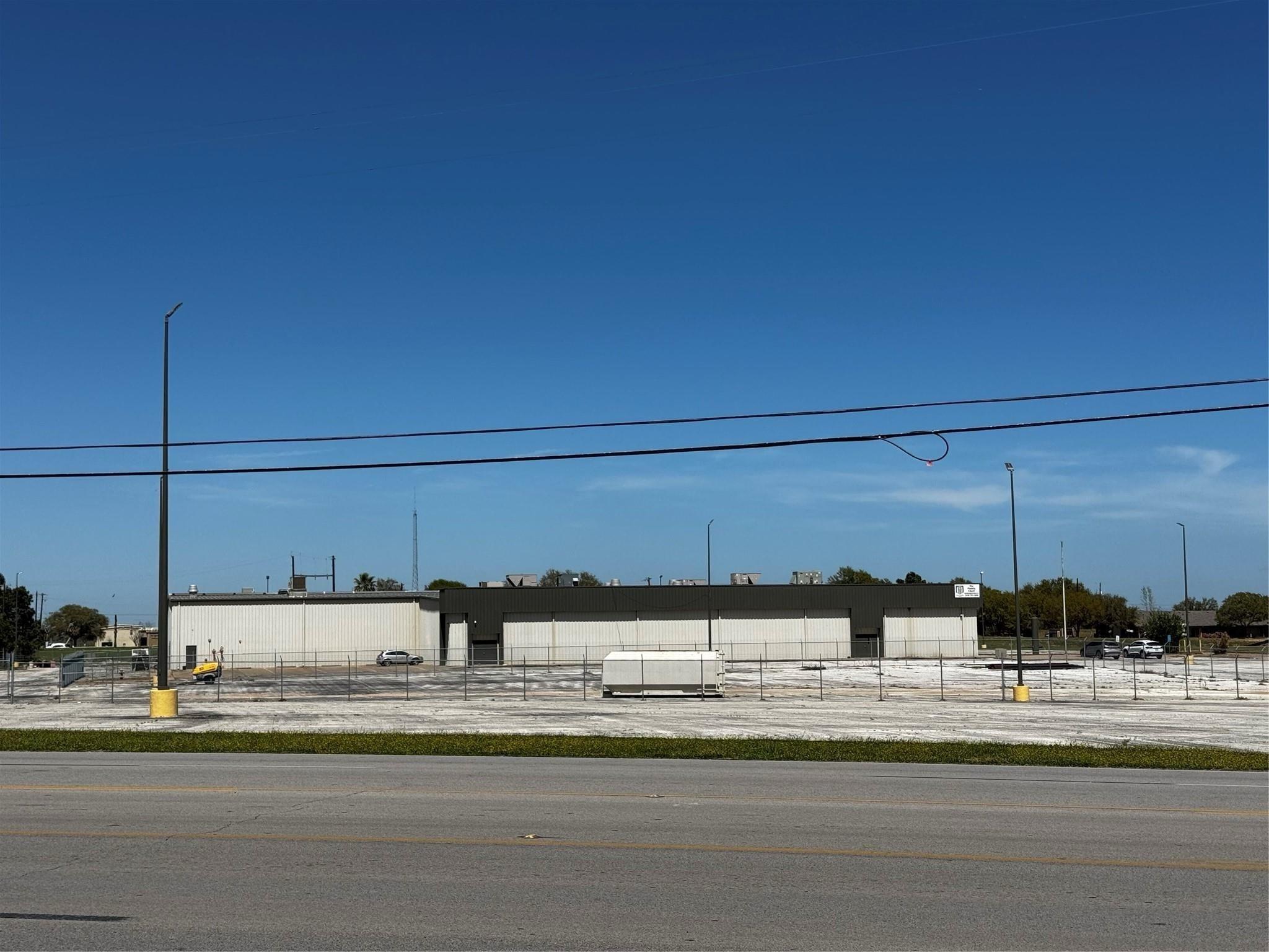 4 Acres Business 290