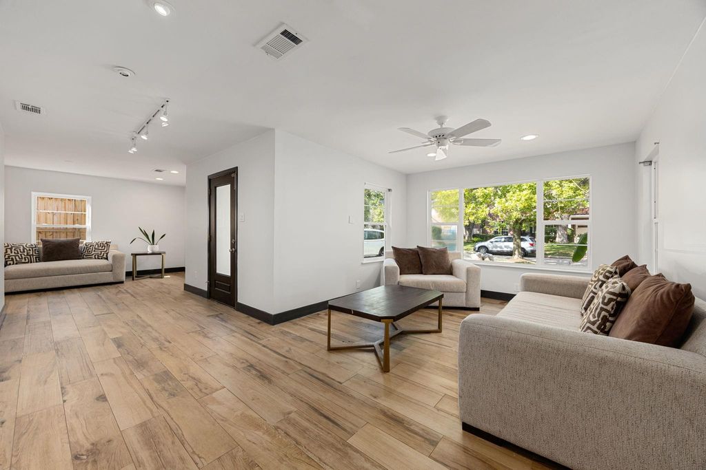 Photo of 4521 Maple Street, Bellaire, TX 77401 (MLS # 30138826)