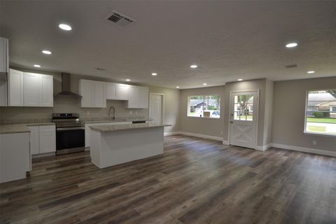 Photo of 731 James Street, Tomball, TX 77375 (MLS # 75742146)
