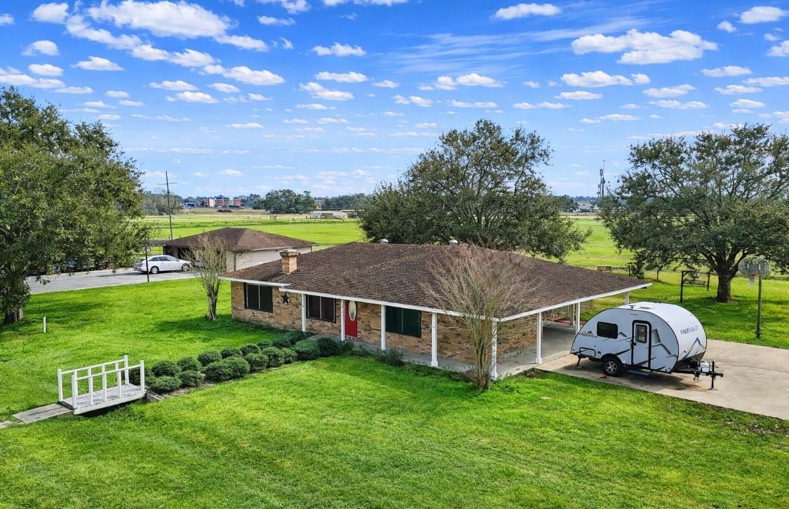 221 North Lake Drive