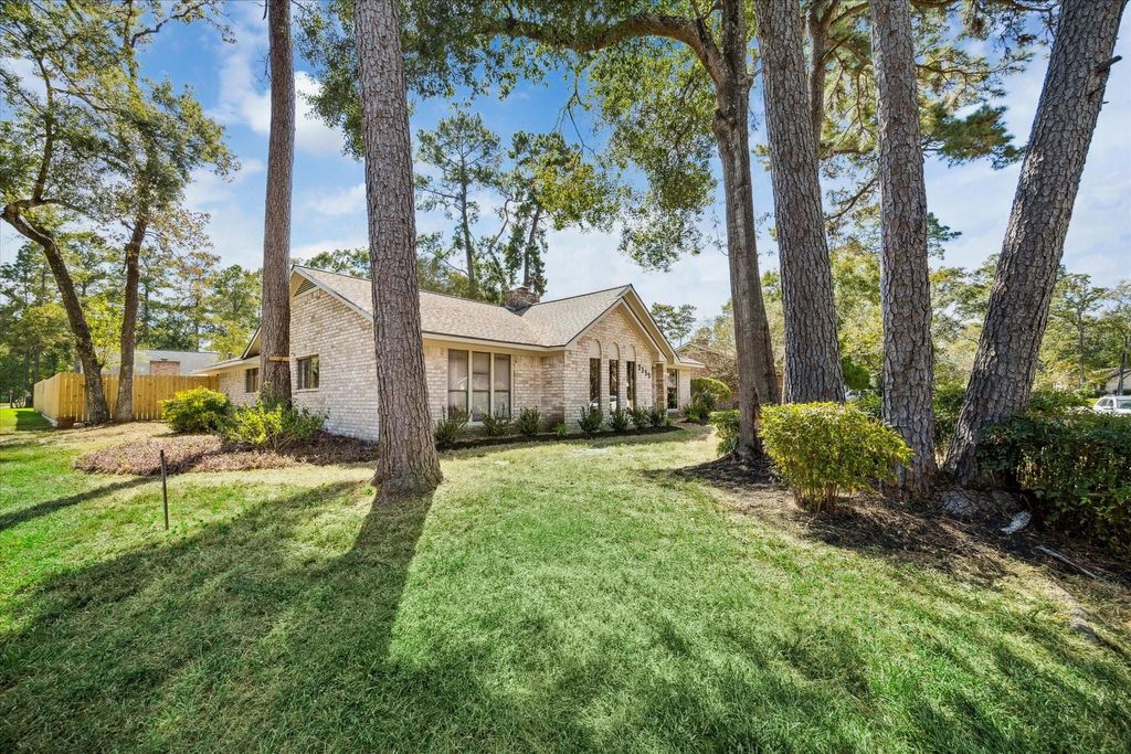 Photo of 2222 Oak Shores Drive, Kingwood, TX 77339 (MLS # 35721839)