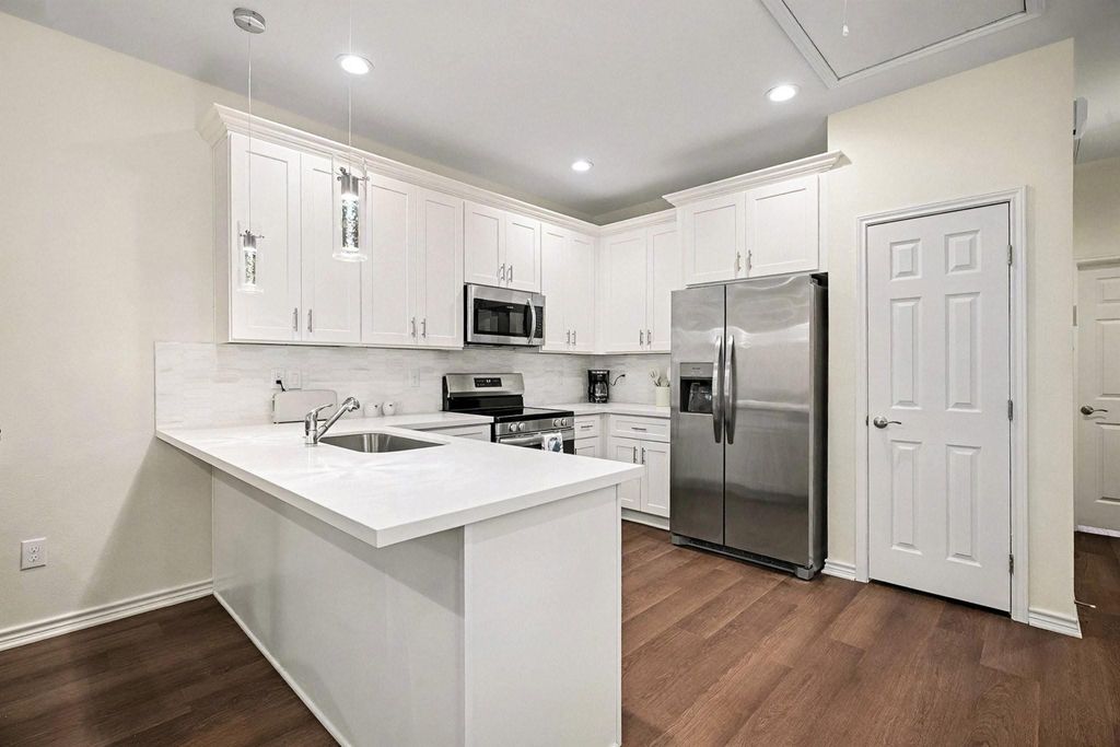 Photo of 3521 Avenue N 1/2, Galveston, TX 77550 (MLS # 32972104)