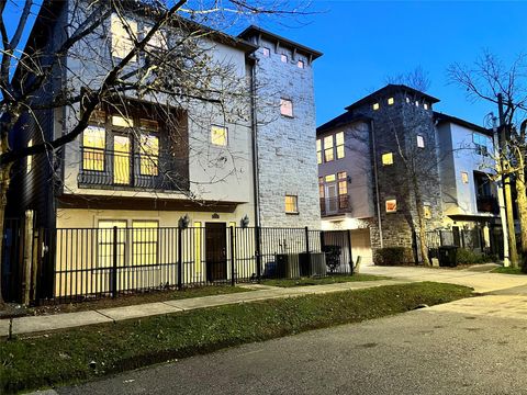 Photo of 222 Knox Street #F, Houston, TX 77007 (MLS # 67297636)