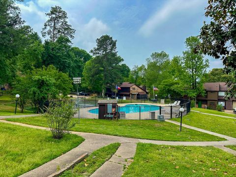 200 Fountain Lake W 128 Livingston TX 77351