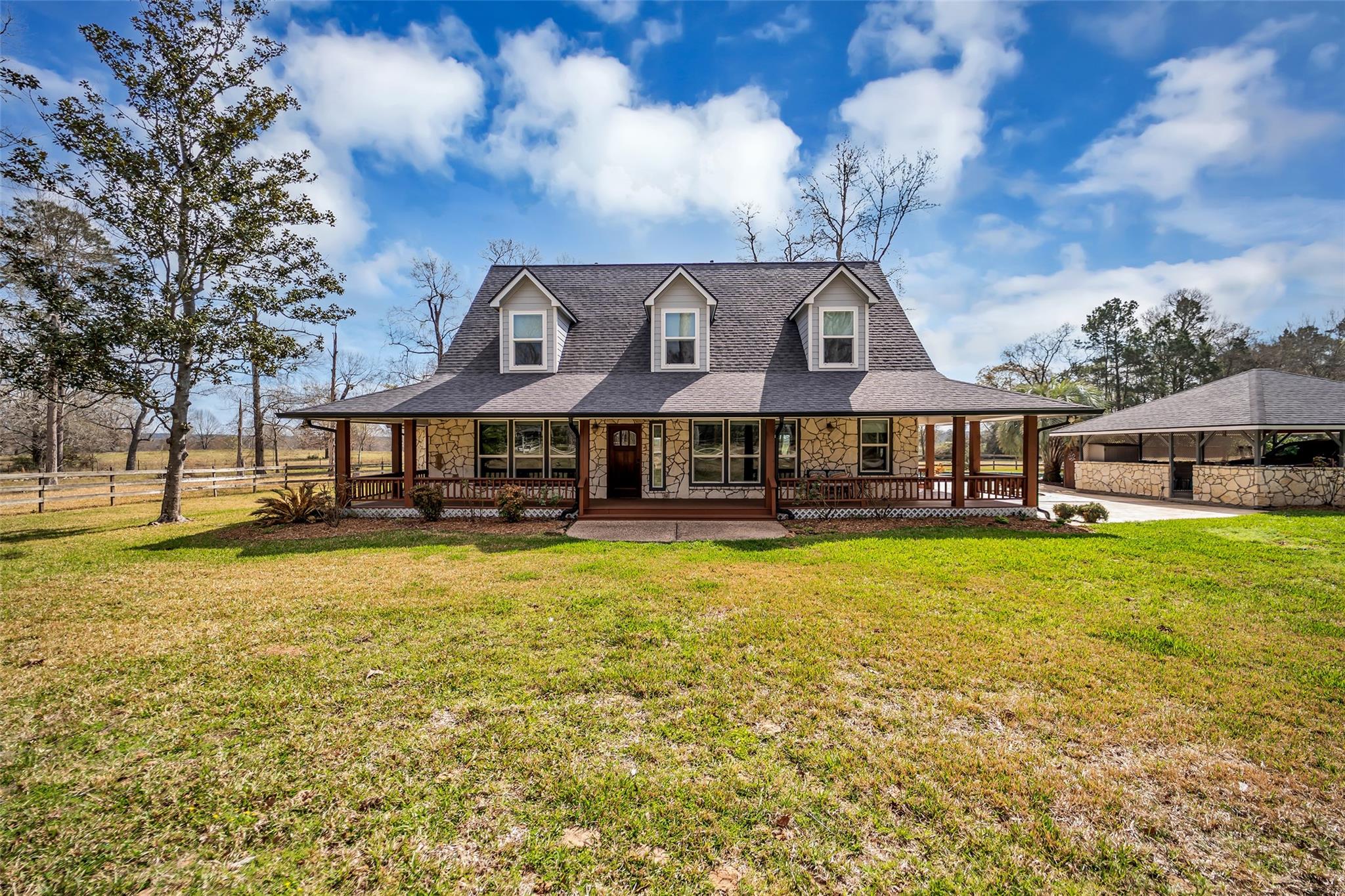 7000 Woodland Lakes Dr