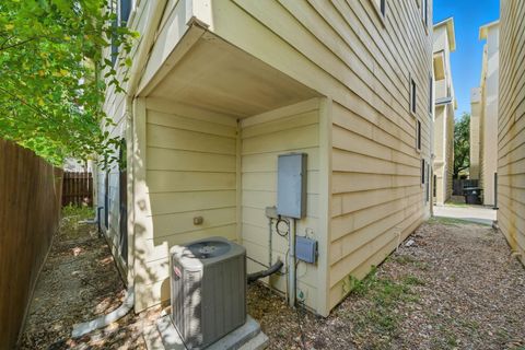 Tiny photo for 5310 Larkin Street #B, Houston, TX 77007 (MLS # 73908572)