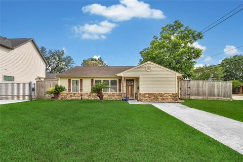 Photo of 1771 De Milo Drive, Houston, TX 77018 (MLS # 97632414)