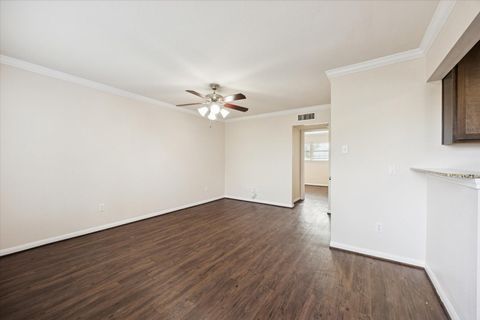 Photo of 214 W 17th Street #16, Houston, TX 77008 (MLS # 36324176)