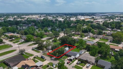 Photo of 6126 Iron Rock Street, Houston, TX 77087 (MLS # 70272507)
