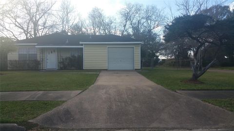 Photo of 14002 Santa Teresa Road, Houston, TX 77045 (MLS # 36494855)