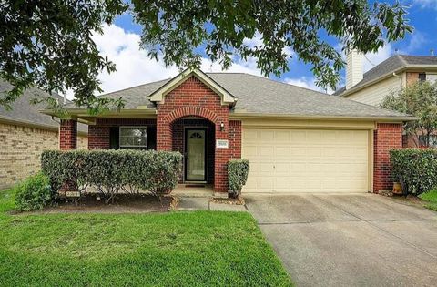 Photo of 5508 Lilywood Ln Ln, Rosharon, TX 77583 (MLS # 82749208)