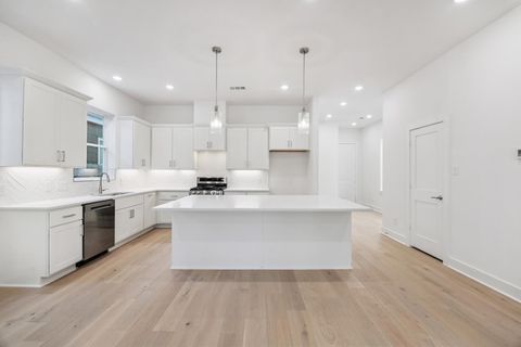 Photo of 1321 Alexander Street, Houston, TX 77008 (MLS # 52811018)