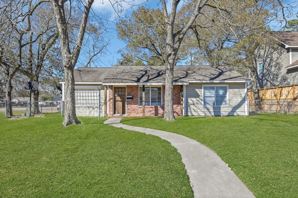 Photo of 1738 Lamonte Ln Lane, Houston, TX 77018 (MLS # 87214354)