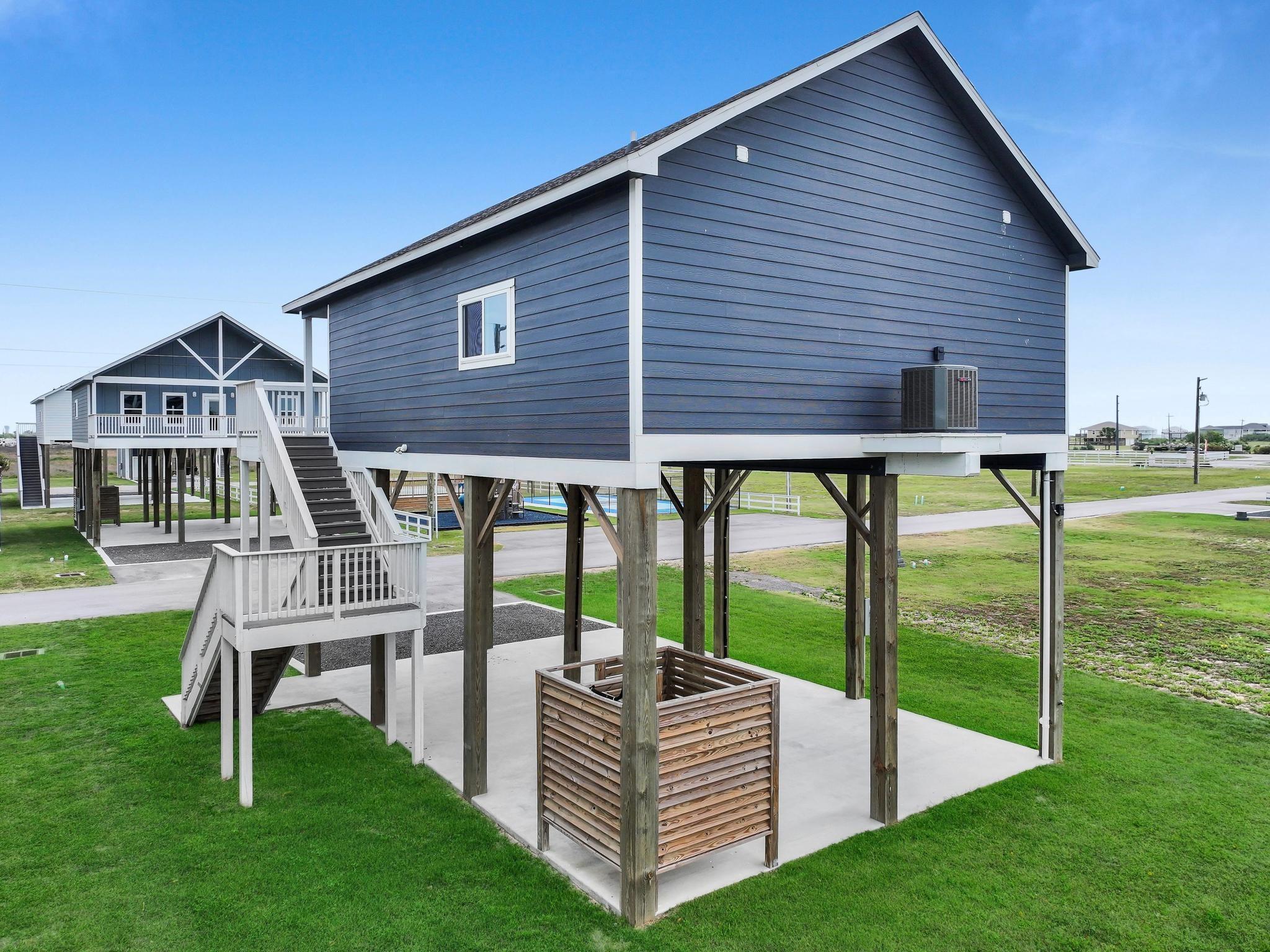 1042 Victoria Lane