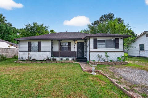 Photo of 1158 Woolwich Drive, Houston, TX 77032 (MLS # 25188278)