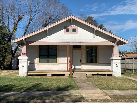 Photo of 206 Cosmos Street, Houston, TX 77009 (MLS # 11631106)