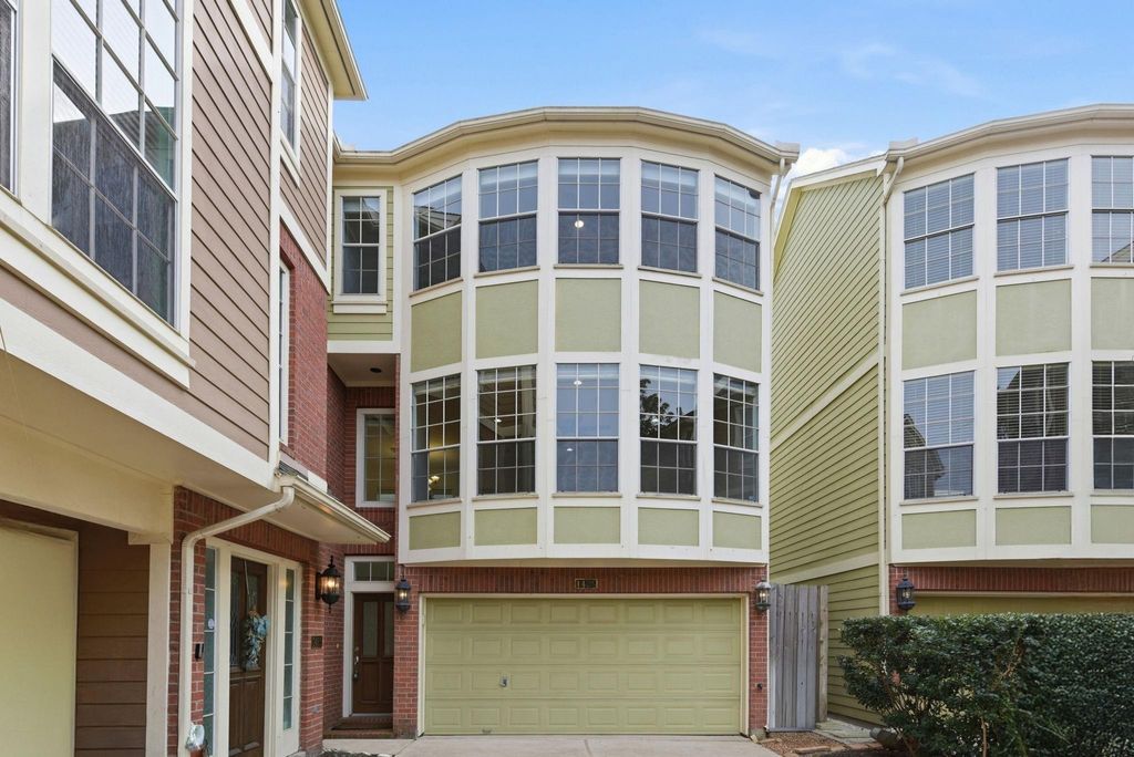 Photo of 1425 Oneil Street, Houston, TX 77019 (MLS # 25042048)