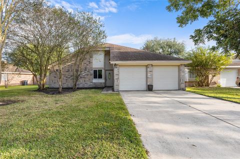 Photo of 314 Village Creek Drive, Houston, TX 77598 (MLS # 51514345)