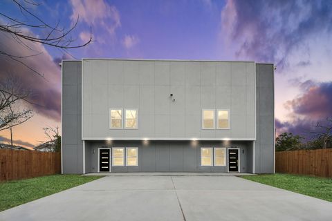 Photo of 7412 Carver Road #B, Houston, TX 77088 (MLS # 58572267)