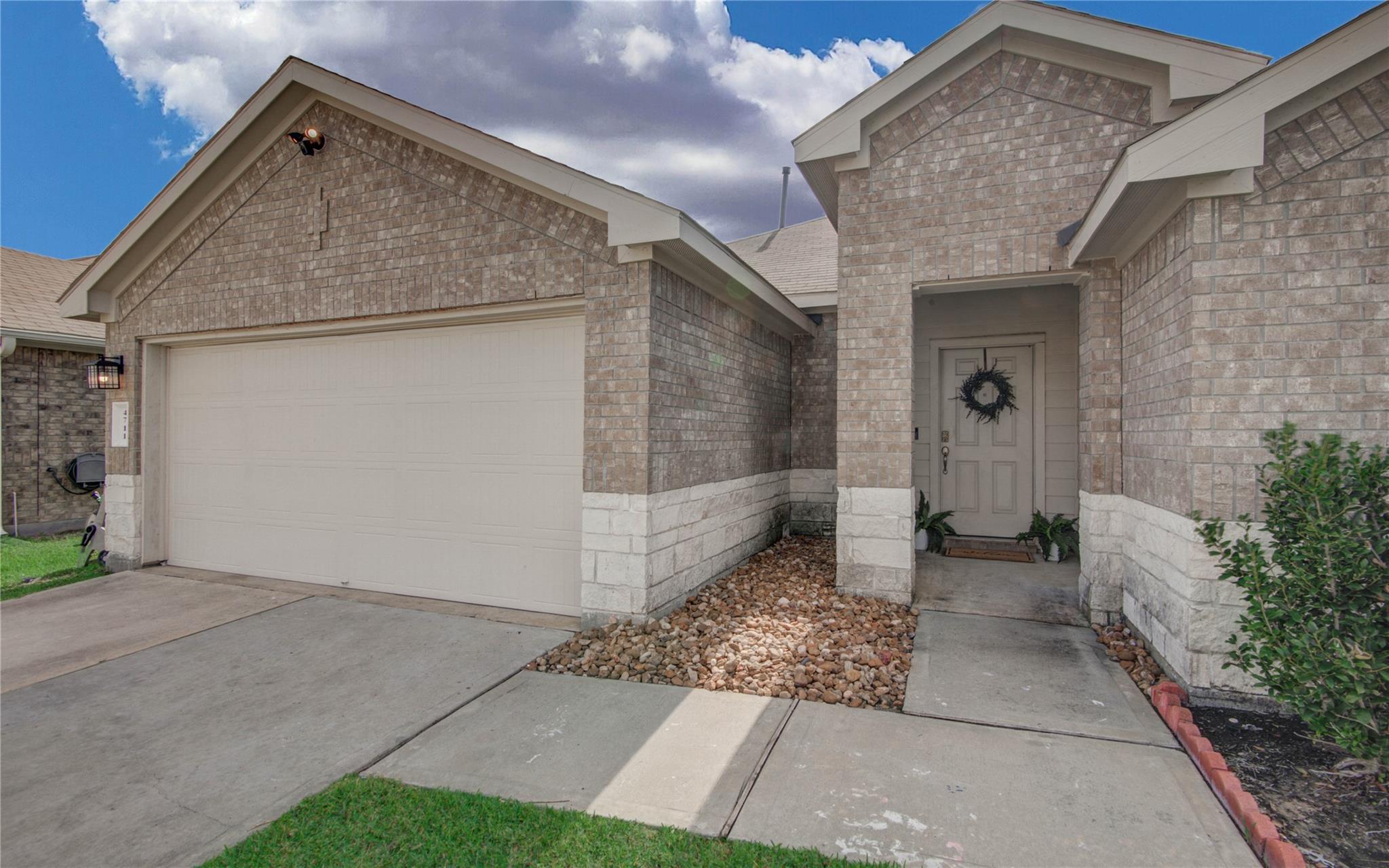 4711 Lombardy Fire Trail