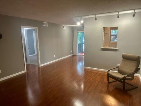 Condo For Sale - 8245 Kingsbrook Road #239<br/> Harris County, Houston, TX 77024