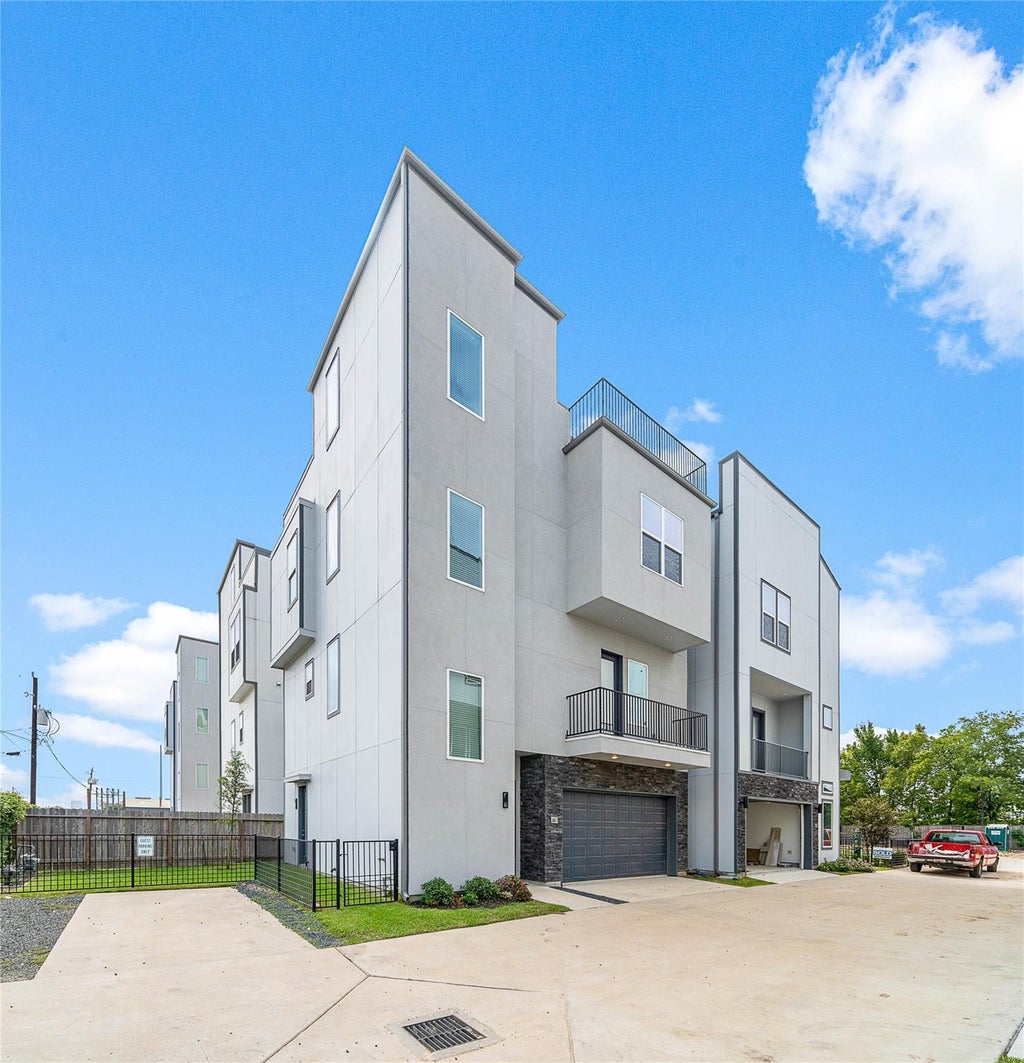 Photo of 8411 Hempstead Road #A, Houston, TX 77008 (MLS # 85854427)