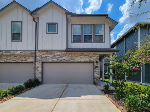 Photo of 4743 Glen Isle Drive, Houston, TX 77009 (MLS # 80427997)
