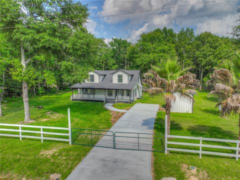 Photo of 420 Oak Forest Drive, Shepherd, TX 77371 (MLS # 9368394)