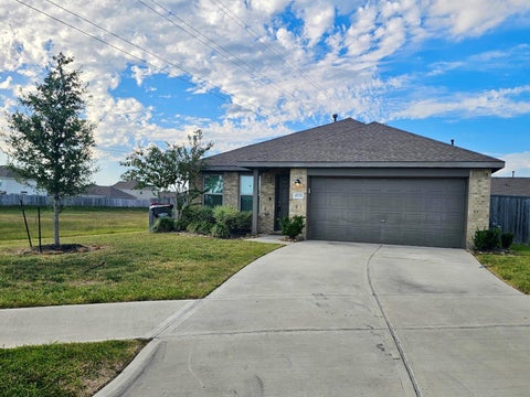 Photo of 4203 Barrington Cove Lane, Baytown, TX 77521 (MLS # 39839730)
