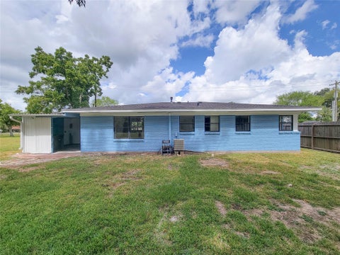 Tiny photo for 2605 W Dumble Street, Alvin, TX 77511 (MLS # 73230088)